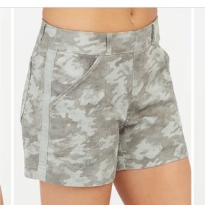 NWT Athleta Stretch Twill Shorts, 6", stone wash camo, 1X